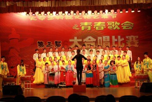 楼顶再盖三层楼,如此违建太吓人,现场画面